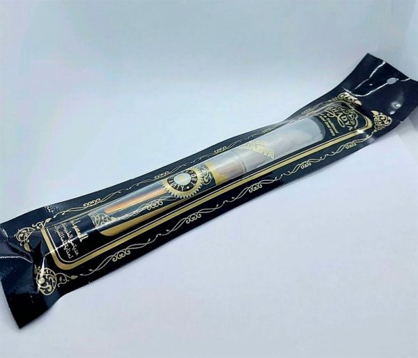 Miswak with cloves in an individual case